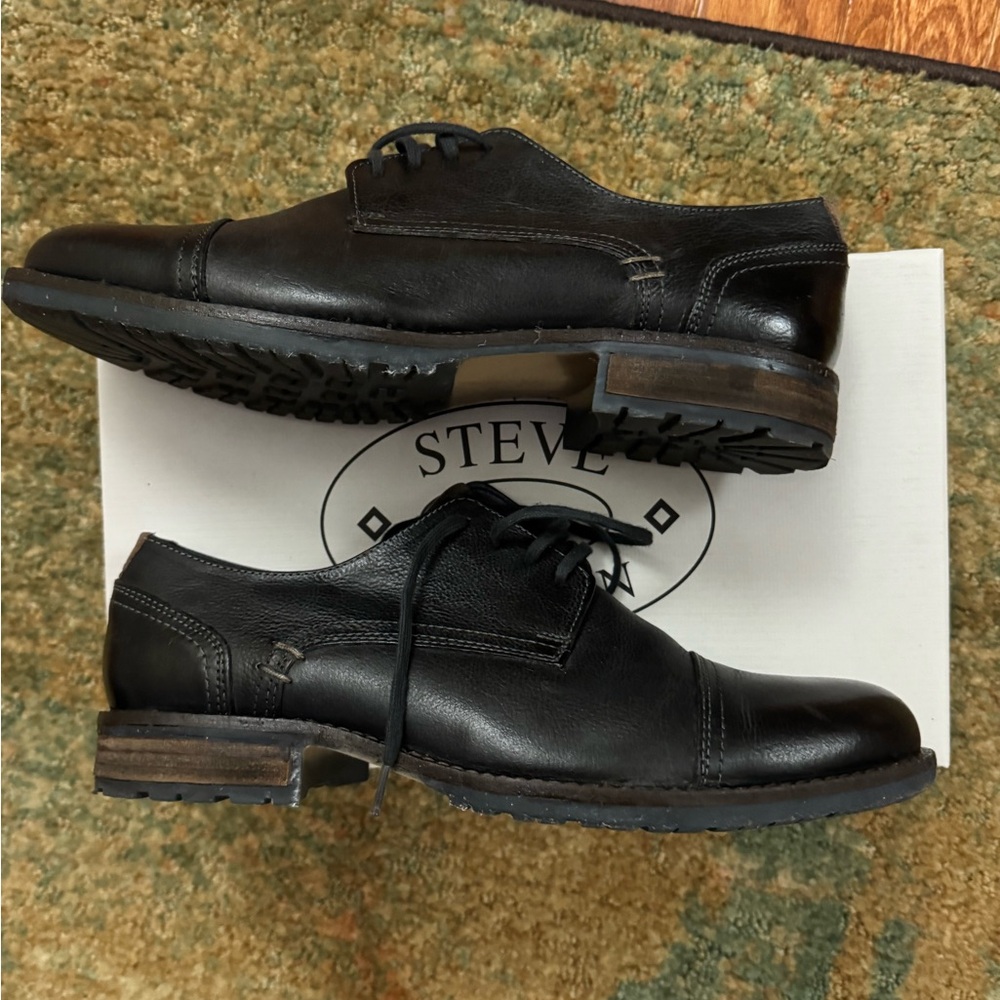 Steve Madden Black Leather Oxfords
